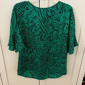 NWOT!  Beautiful Cabi Purr Blouse. Size small. Green with navy/blk (blavy).